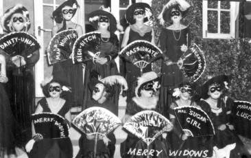 a002-1954-Merry-Windows-Of-Trinidad-Ole-Mask-Band