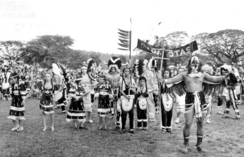 f002-1956-Black-Dakotas-Classic-Indian