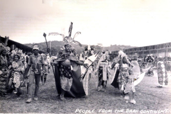 u002-1964-People-of-the-Dark-Continent-4_02