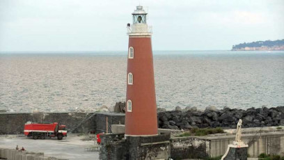 A034Port-Lighthouse-Naples-Italy-2010