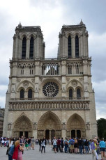 B045Notre-Dame-Cathedral-Paris-France-2015