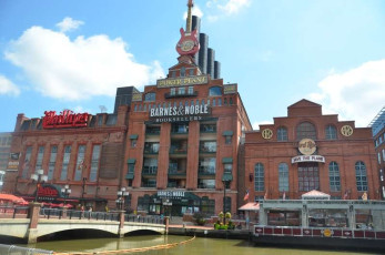 G034Pratt-Street-Power-Plant-Baltimore-Maryland-2016