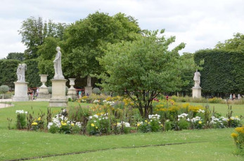 I006Tuileries-Garden-Paris-France-2015