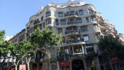 J027La-Pedrera-Casa-Mila-Barcelona-Catalonia-Spain-2010
