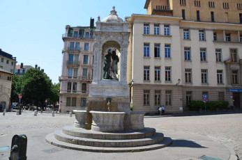 K042Fountain-The-Baptism-of-Christ-John-the-Baptist-Vieux-Lyons-France-2015