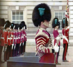 M021Changing-of-The-Guards-London-UK-1982