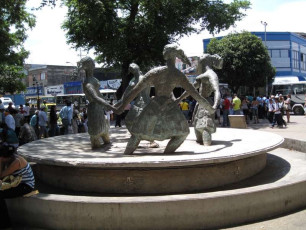 M027La-Ronda-Plaza-Bolivar-de-Porlamar-Margarita-2009