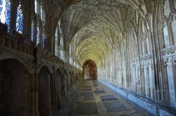 M036Gloucester-Cathedral-UK-2015
