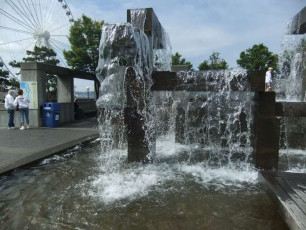 O043Waterfront-Fountain-Seattle-Washington-2012