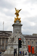 Z034Queen-Victoria-Memorial-London-UK-2015