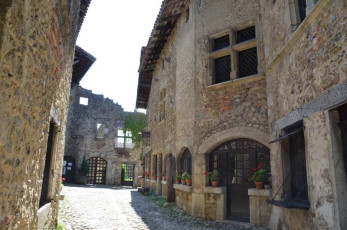 Z046Perouges-France-2015