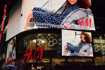 Z053Neon-Times-Square-NYC-2019